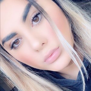 Meet your Posher, Corina